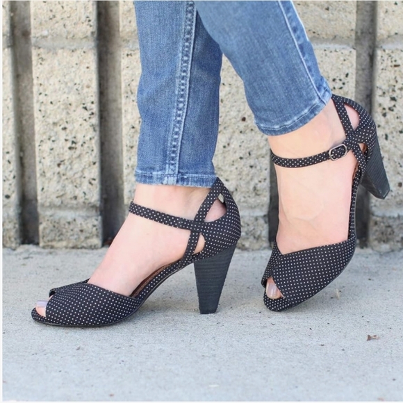 (New)Restricted - DANCING DOTS Peep Toe Polka Dot Heel Sandal (New) - Picture 5 of 11